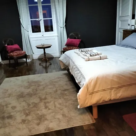 Chateau Le Puybelliard فندق مبيت وإفطار شانتونيه