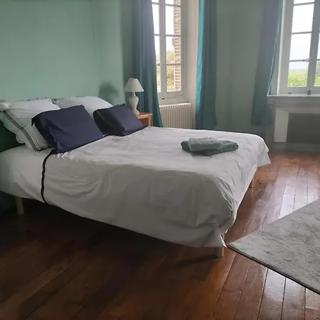 Chateau Le Puybelliard Bed & Breakfast *