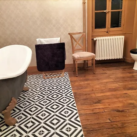 Chateau Le Puybelliard Bed & Breakfast *